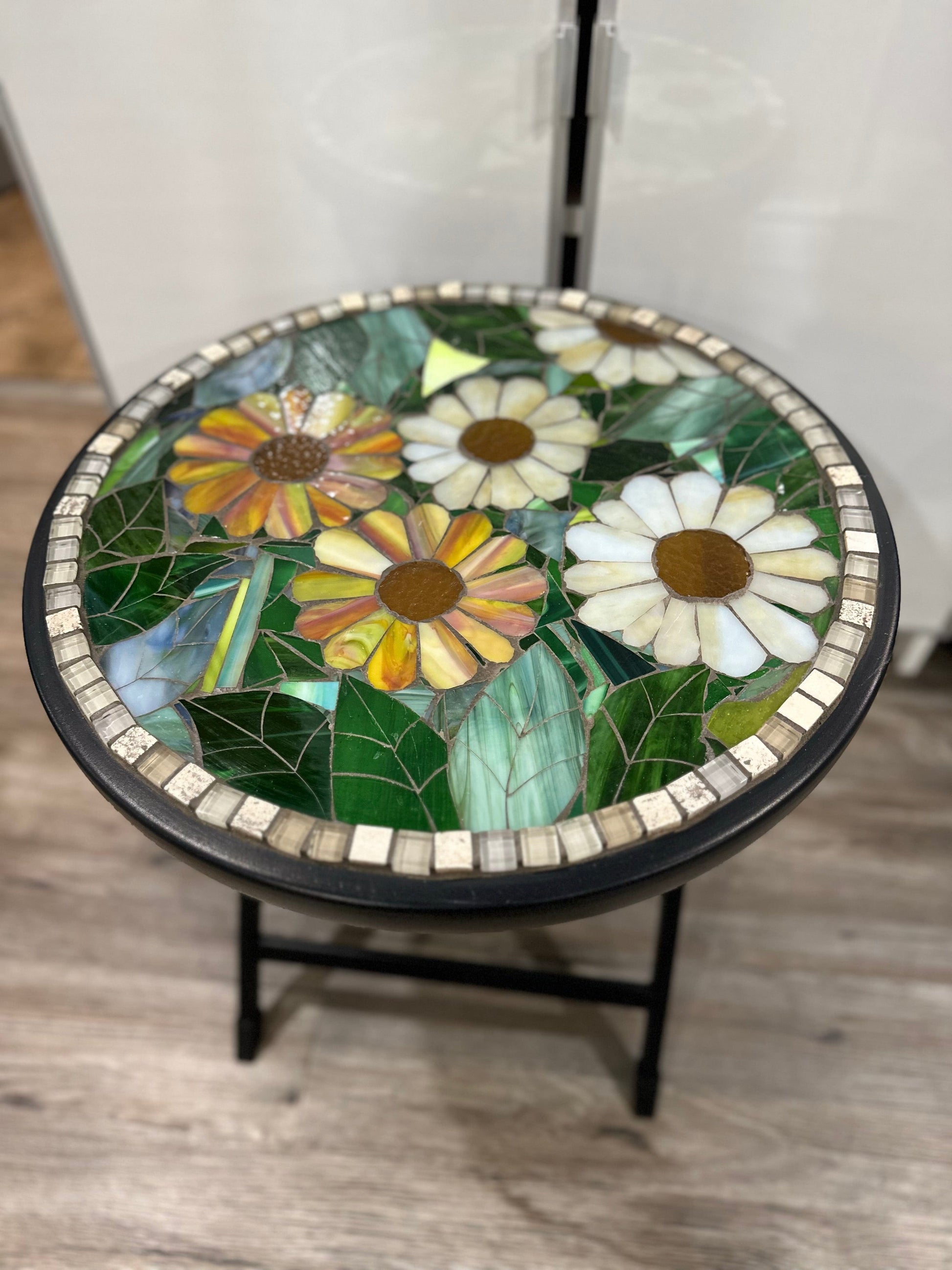 Cindy Laneville - Mosaic Artist Tables Whimsical Flowers - Table